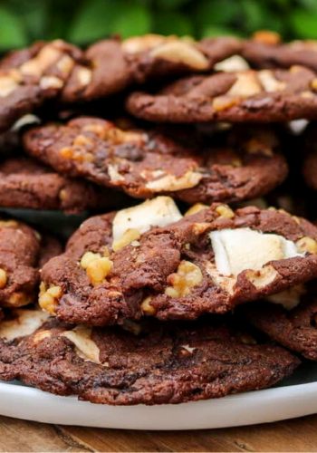 A plate full of vegan rocky road cookies!