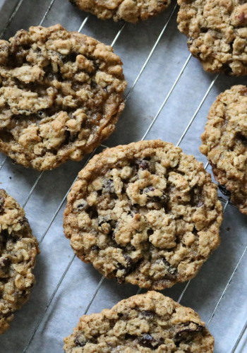 Vegan Oatmeal Raisin Cookies