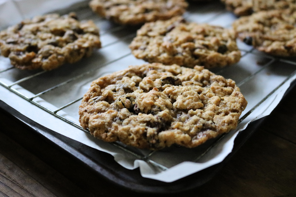Vegan Oatmeal Cookies with Raisins